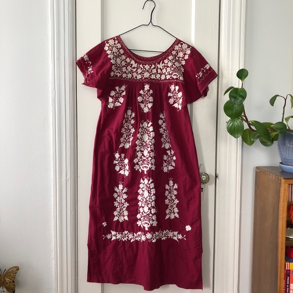 Vintage cranberry embroidered dress - Picture 2 of 5